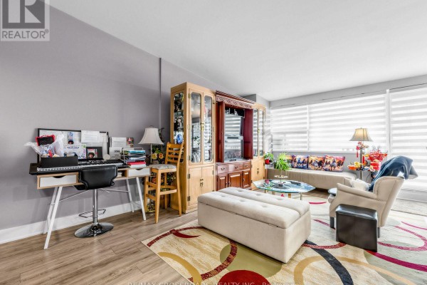 Primary Bedroom - 504 - 4060 Lawrence Avenue E, Toronto, ON M1E4V4 Photo 4