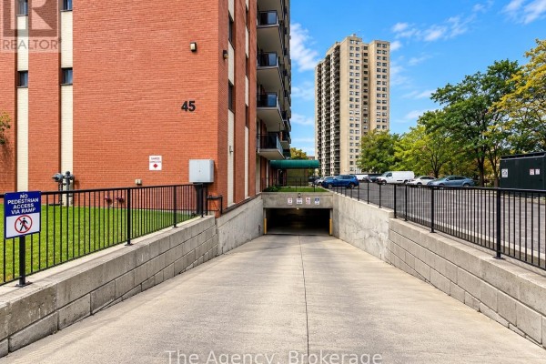 Bedroom - 504 - 45 Paisley Boulevard W, Mississauga, ON L5B1E4 Photo 3