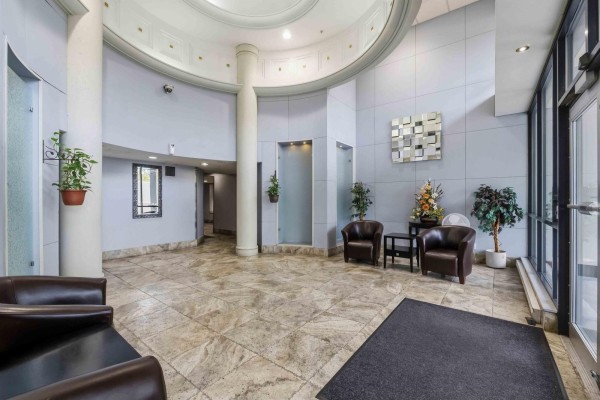504 10899 University Drive, Surrey, BC V3T5V2 Photo 4