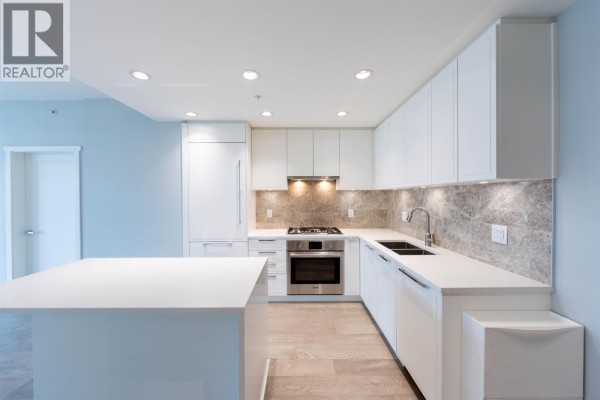 504 118 Carrie Cates Court, North Vancouver, BC V7L0B2 Photo 4