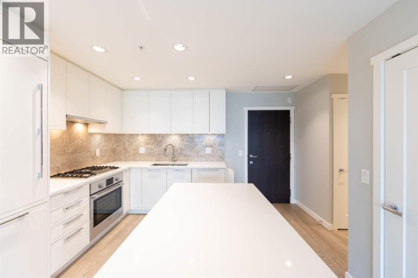 504 118 Carrie Cates Court, North Vancouver, BC V7L0B2 Photo 5