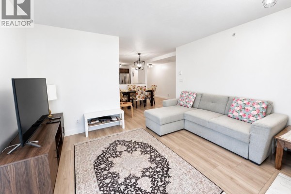 504 137 W 17th Street, North Vancouver, BC V7M1V5 Photo 2