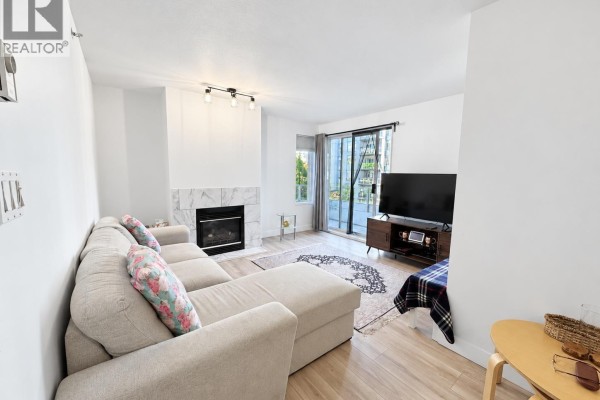 504 137 W 17th Street, North Vancouver, BC V7M1V5 Photo 3