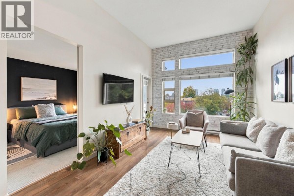 504 1677 Lloyd Avenue, North Vancouver