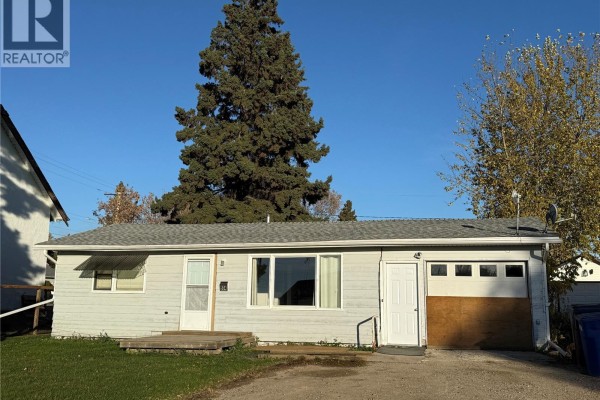 Residential for sale at 504 3rd Street W, Meadow Lake, SK - MLS® 1XzGGh