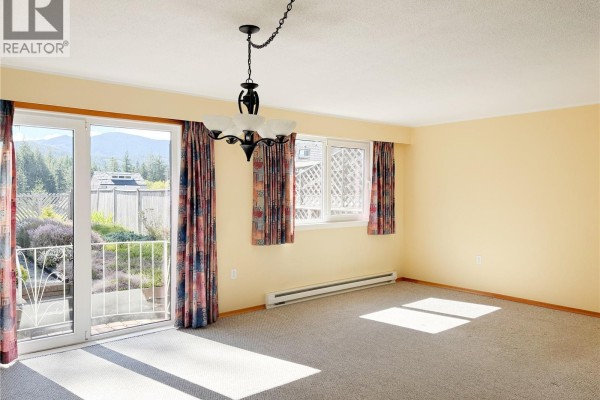 Living room - 504 Maquinna Cres, Gold River, BC V0P1G0 Photo 5