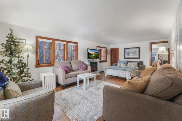 5043 48 St Nw, Sylvan Lake, AB T4S1C6 Photo 5