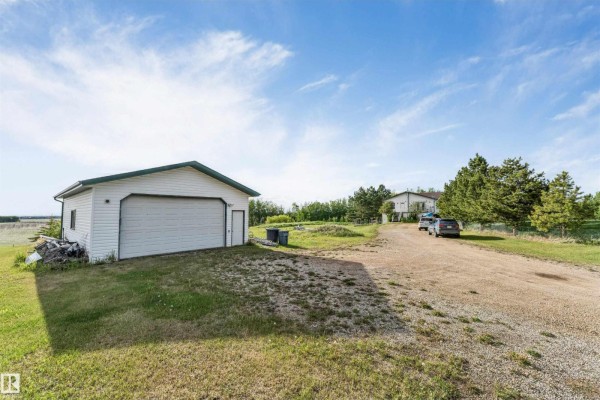 Primary Bedroom - 50436 Rge Rd 240, Rural Leduc County, AB T4M0M6 Photo 5