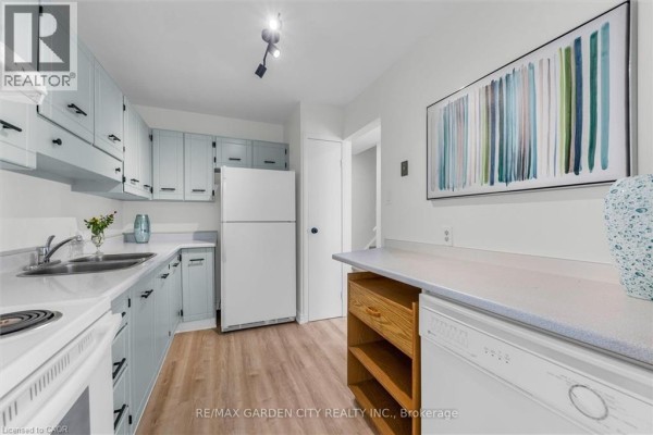 Dining room - 5045 Pinedale Avenue Unit# 82, Burlington, ON L7L5J6 Photo 5
