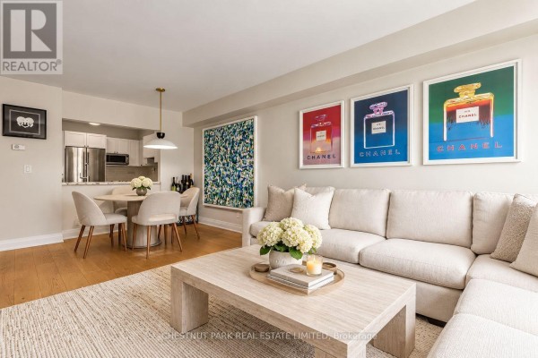 Living room - 505 - 1 Balmoral Avenue, Toronto, ON M4V3B9 Photo 2