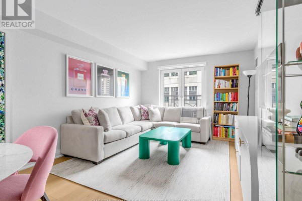 Primary Bedroom - 505 - 1 Balmoral Avenue, Toronto, ON M4V3B9 Photo 3