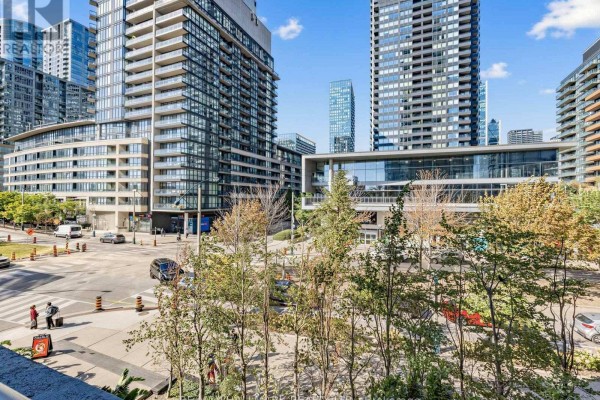 Living room - 505 - 15 Fort York Boulevard, Toronto, ON M5V3Y4 Photo 2