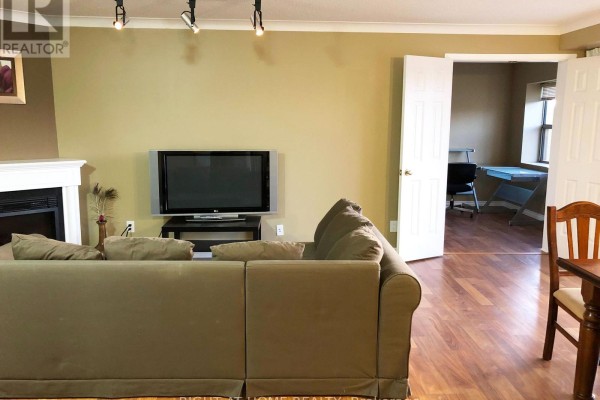 Living room - 505 - 300 Keats Way, Waterloo, ON N2L6E6 Photo 5