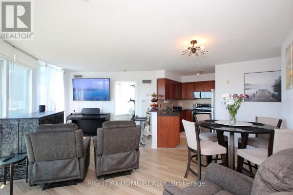 Kitchen - 505 - 3830 Bathurst Street, Toronto, ON M3H6C5 Photo 3