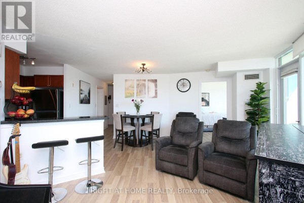 Primary Bedroom - 505 - 3830 Bathurst Street, Toronto, ON M3H6C5 Photo 4