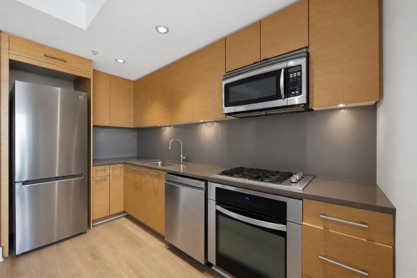 505 15152 Russell Avenue, White Rock, BC V4B0A3 Photo 4