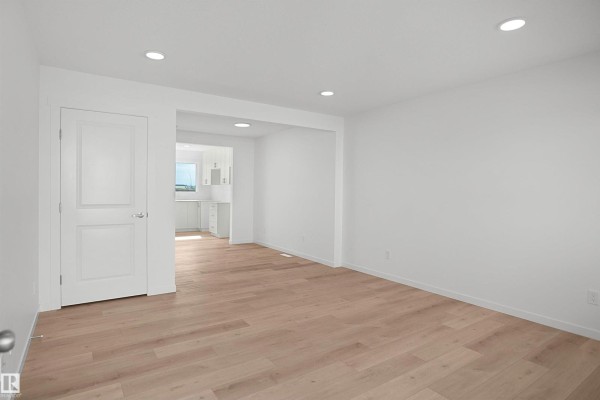 Kitchen - 505 177 Av Ne, Edmonton, AB T5Y4K2 Photo 3
