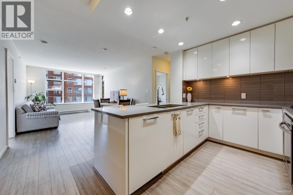 505 3102 Windsor Gate, Coquitlam, BC V3B0J3 Photo 5