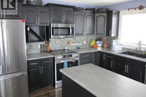 4pc Bathroom - 505 4th Street Ne, Manning, AB T0H2M0 Photo 4