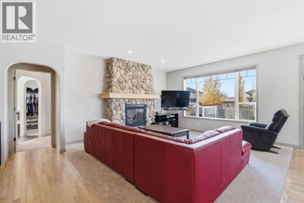 Living room - 505 Boulder Creek Green Se, Langdon, AB T0J1X3 Photo 5