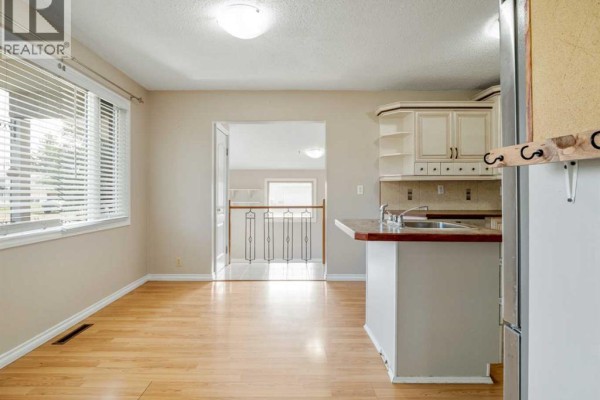 Living room - 505 Centennial Avenue, Picture Butte, AB T0K1V0 Photo 5
