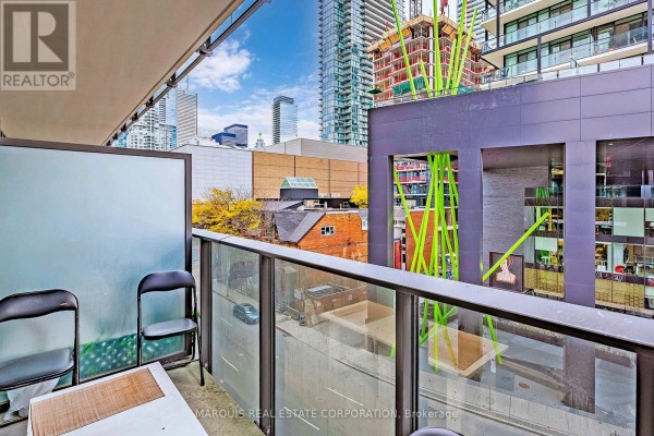 Living room - 505b - 330 Richmond Street W, Toronto, ON M5V0M4 Photo 4