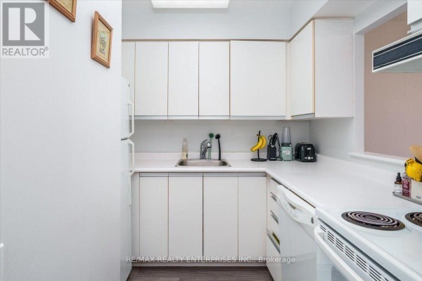 506 - 21 Overlea Boulevard Ne, Toronto, ON M4H1P2 Photo 5