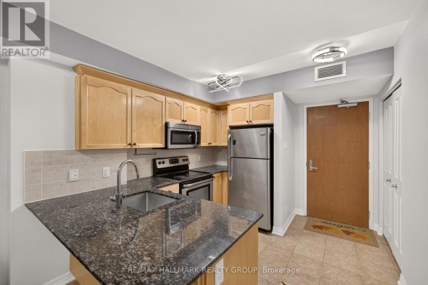 Kitchen - 506 - 242 Rideau Street, Ottawa, ON K1N0B7 Photo 2