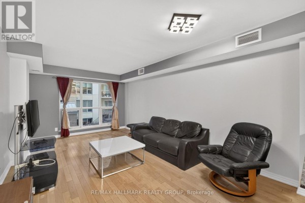 Laundry room - 506 - 242 Rideau Street, Ottawa, ON K1N0B7 Photo 5