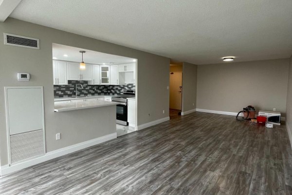 Kitchen - 506 - 350 Webb Drive, Mississauga, ON L5B3W4 Photo 3