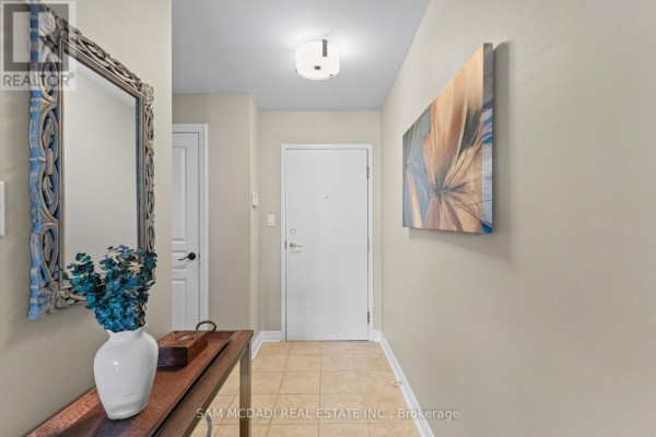 Kitchen - 506 - 70 Port Street E, Mississauga, ON L5G4V8 Photo 3