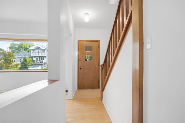 Kitchen - 506 Carlaw Avenue, Winnipeg, MB R3L0V2 Photo 2