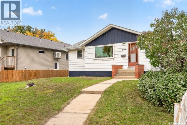 Living room - 506 Lillooet Street W, Moose Jaw, SK S6H4Z5 Photo 2