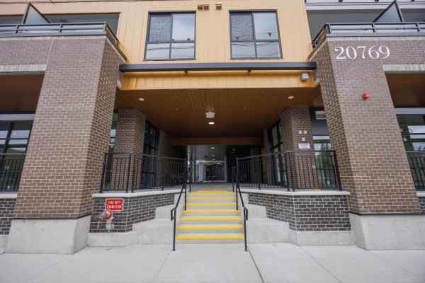 507 20769 Fraser Highway, Langley, BC V3A0S4 Photo 2