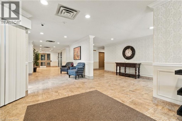 Living room/Dining room - 5070 Pinedale Avenue Unit# 302, Burlington, ON L7L5V6 Photo 5