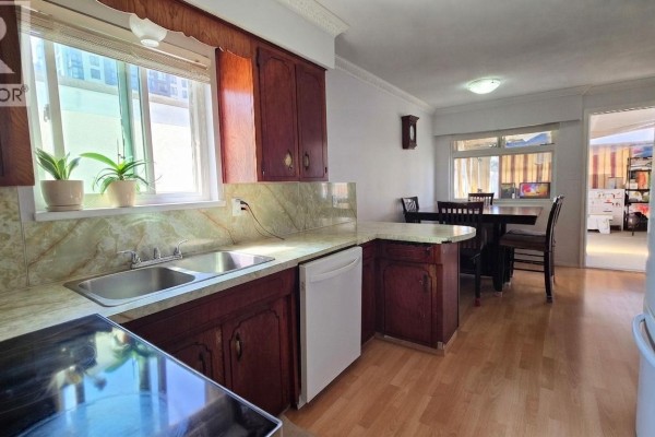 5075 Payne Street, Vancouver, BC V5R4J5 Photo 4