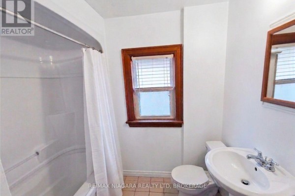 5078-5086 Fifth Avenue, Niagara Falls, ON L2E4S5 Photo 5