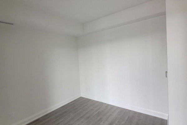 Living room - 508 - 2369 Danforth Avenue, Toronto, ON M4C0B1 Photo 4