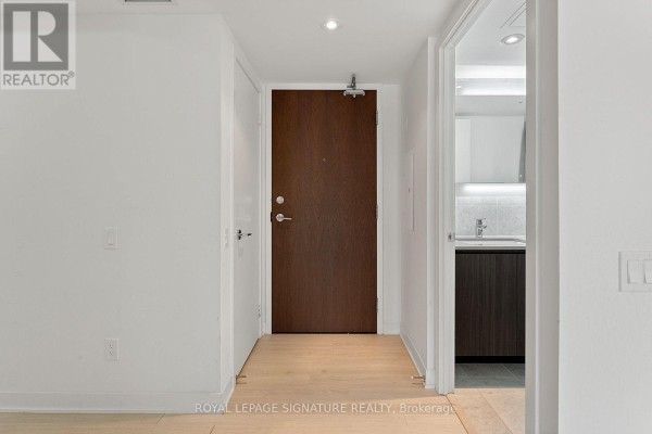 Dining room - 508 - 80 Queens Wharf Road, Toronto, ON M5V0J3 Photo 2