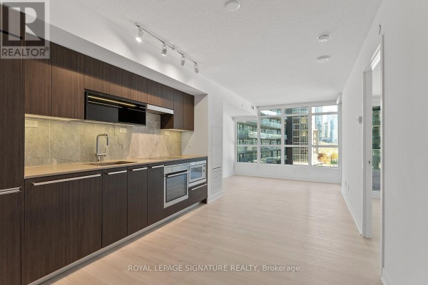 Primary Bedroom - 508 - 80 Queens Wharf Road, Toronto, ON M5V0J3 Photo 4
