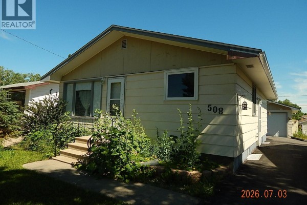 Living room - 508 6th Avenue W, Assiniboia, SK S0H0B0 Photo 2