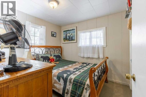 Bedroom - 508 Evergreen Avenue, Waterton Park, AB T0K2M0 Photo 4