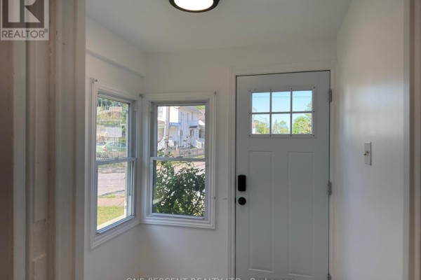5082 Saint Lawrence Avenue, Niagara Falls, ON L2E3Y8 Photo 2