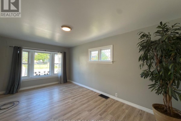 5082 Saint Lawrence Avenue, Niagara Falls, ON L2E3Y8 Photo 4