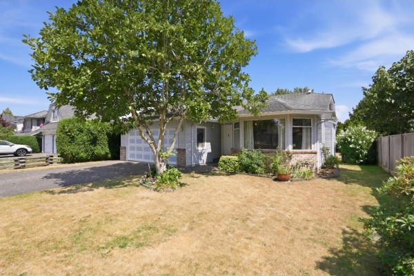 5088 207 Street, Langley, BC V3A7T8 Photo 2