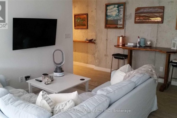 Living room - 509 - 246 Logan Avenue, Toronto, ON M4M1J2 Photo 2