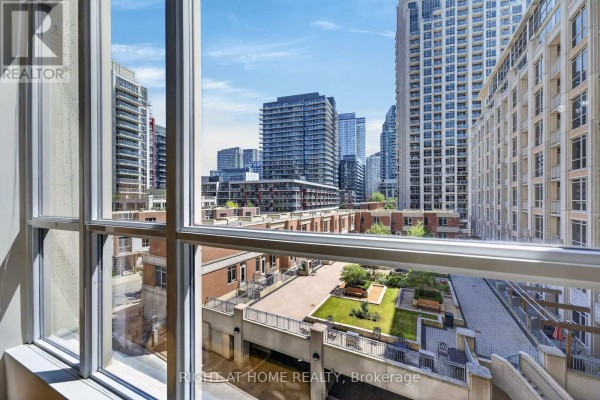 Primary Bedroom - 509 - 628 Fleet Street, Toronto, ON M5V1A8 Photo 4