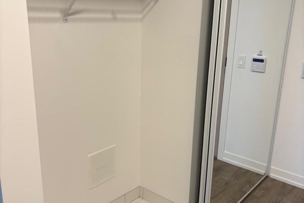 509 - 8 Interchange Way, Vaughan, ON L4K5Z7 Photo 5
