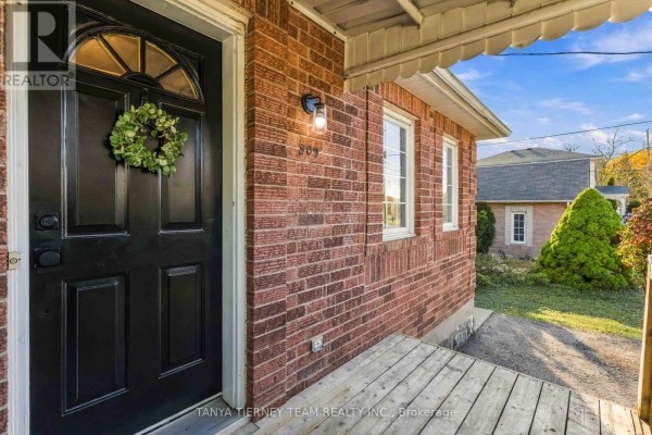 Bedroom 2 - 509 Dunlop Street W, Whitby, ON L1N1V3 Photo 5