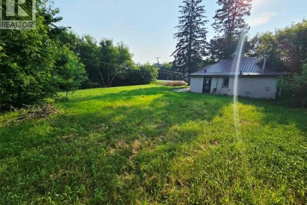 Kitchen/Dining room - 509 St Mary Street, Esterhazy, SK S0A0X0 Photo 4